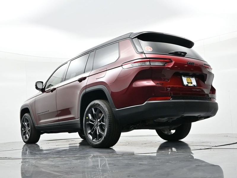 Jeep Grand Cherokee L Vehicle Full-screen Gallery Image 22