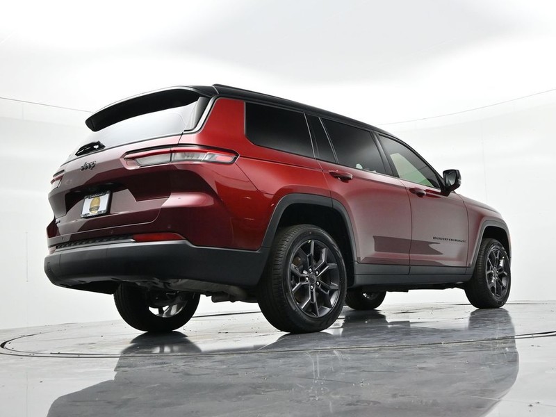 Jeep Grand Cherokee L Vehicle Full-screen Gallery Image 24
