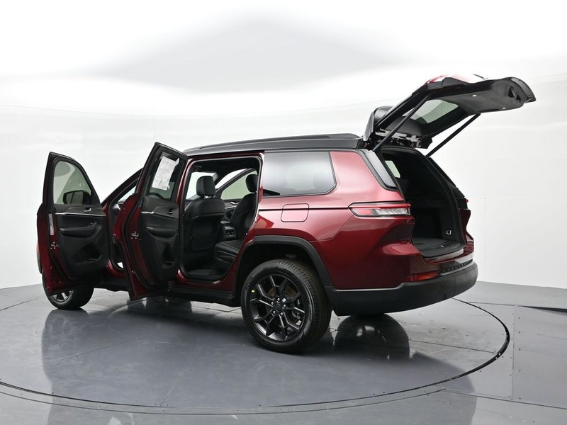 Jeep Grand Cherokee L Vehicle Full-screen Gallery Image 27