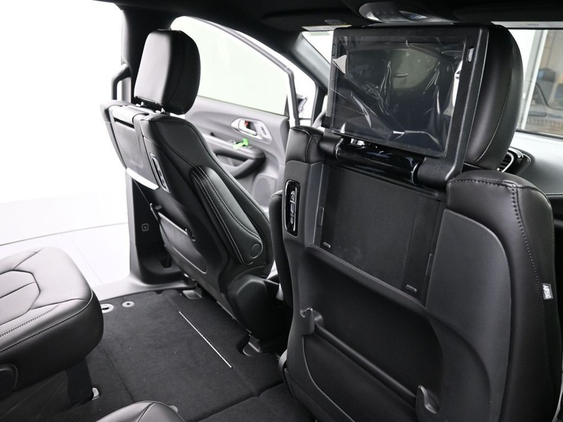 Chrysler Pacifica Vehicle Full-screen Gallery Image 9