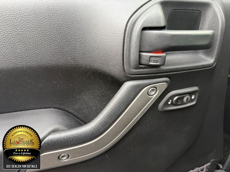 Jeep Wrangler Vehicle Full-screen Gallery Image 8