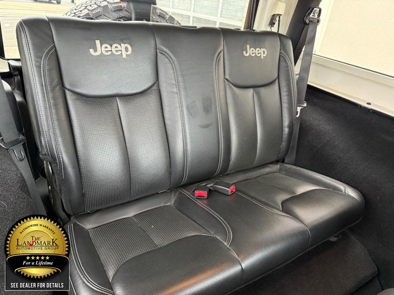 Jeep Wrangler Vehicle Full-screen Gallery Image 14