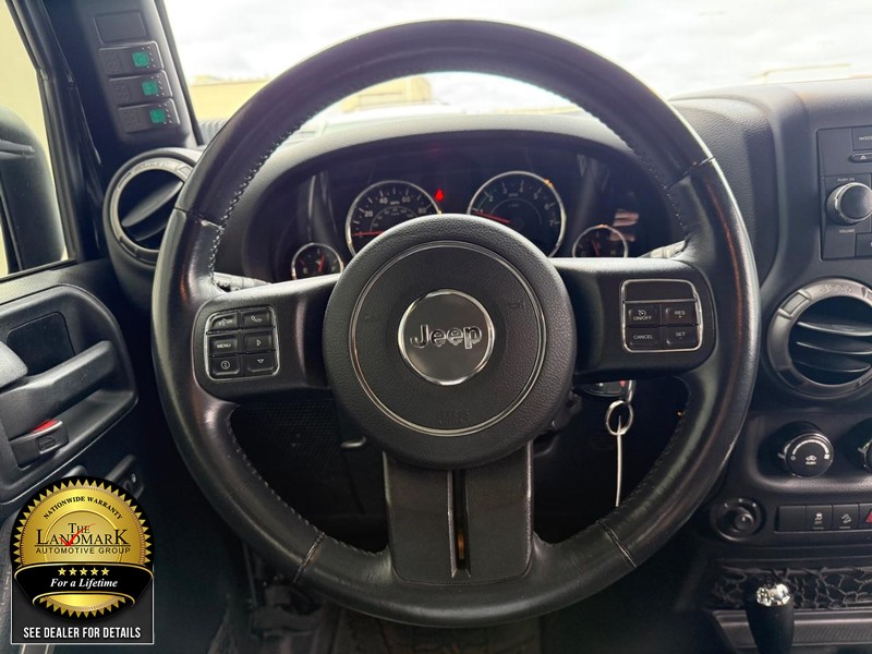 Jeep Wrangler Vehicle Full-screen Gallery Image 16