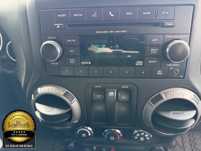 Jeep Wrangler Vehicle Full-screen Gallery Image 17