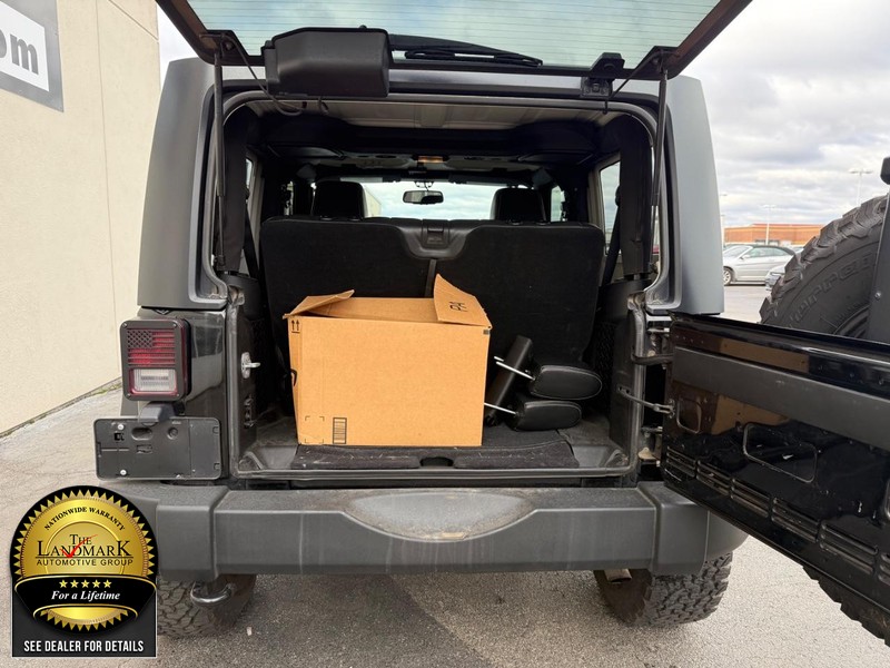 Jeep Wrangler Vehicle Full-screen Gallery Image 18