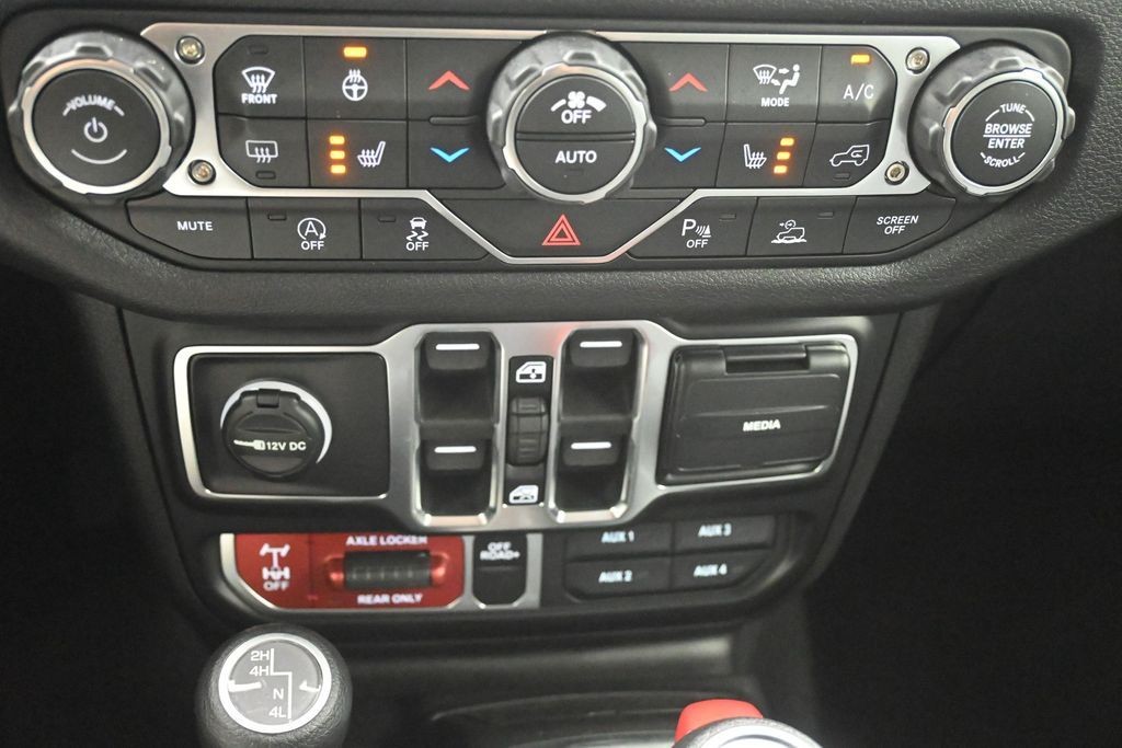 Jeep Wrangler Vehicle Full-screen Gallery Image 13