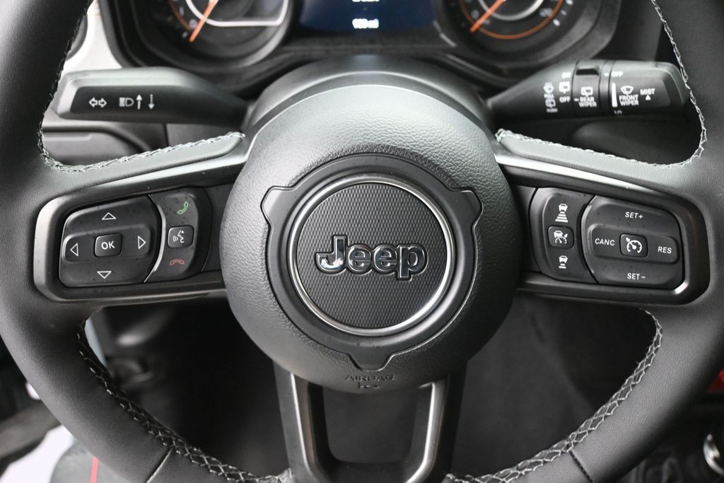 Jeep Wrangler Vehicle Full-screen Gallery Image 17