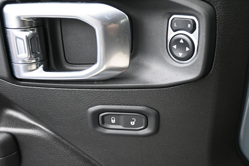 Jeep Wrangler Vehicle Full-screen Gallery Image 20