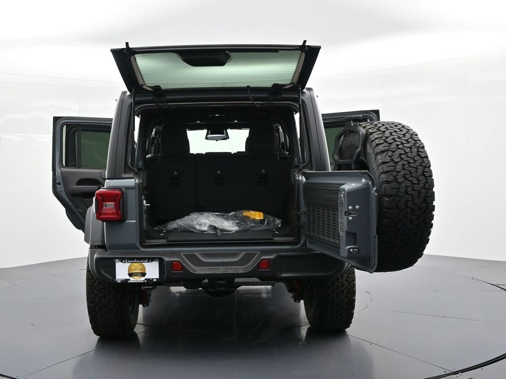 Jeep Wrangler Vehicle Full-screen Gallery Image 32