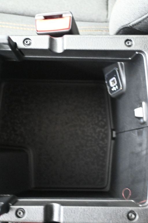 Jeep Wrangler Vehicle Full-screen Gallery Image 16