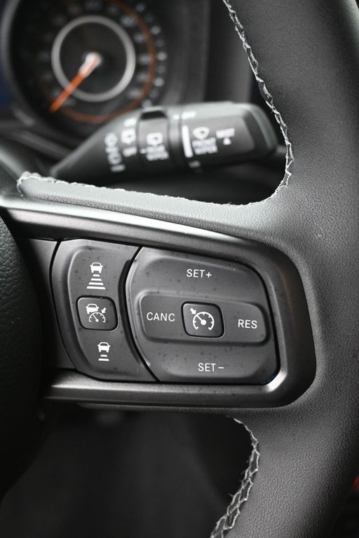 Jeep Wrangler Vehicle Full-screen Gallery Image 18