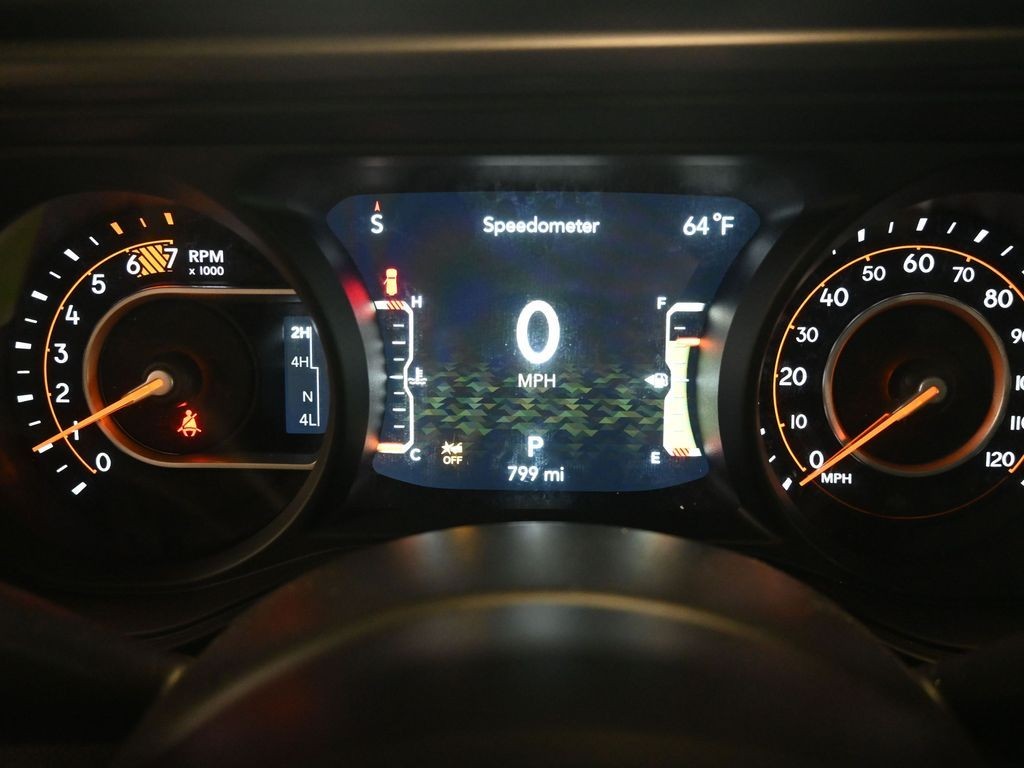 Jeep Wrangler Vehicle Full-screen Gallery Image 10