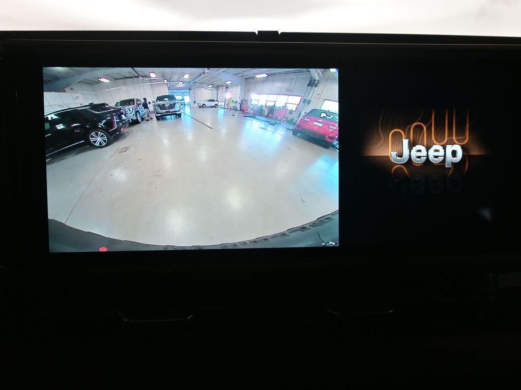 Jeep Wrangler Vehicle Full-screen Gallery Image 12