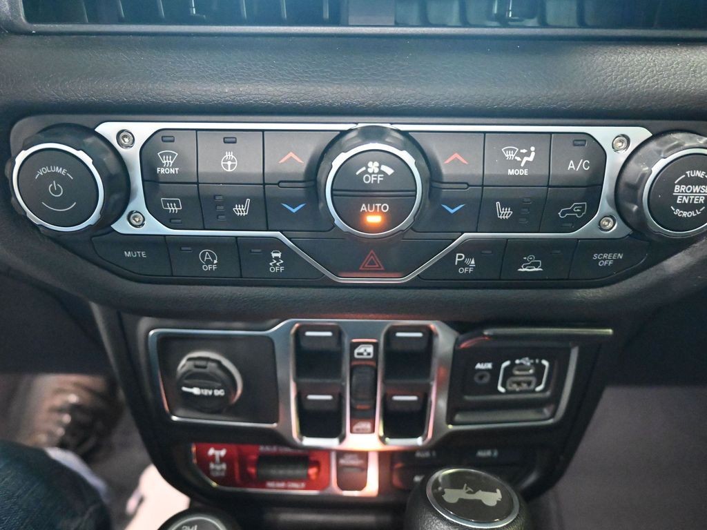 Jeep Wrangler Vehicle Full-screen Gallery Image 13