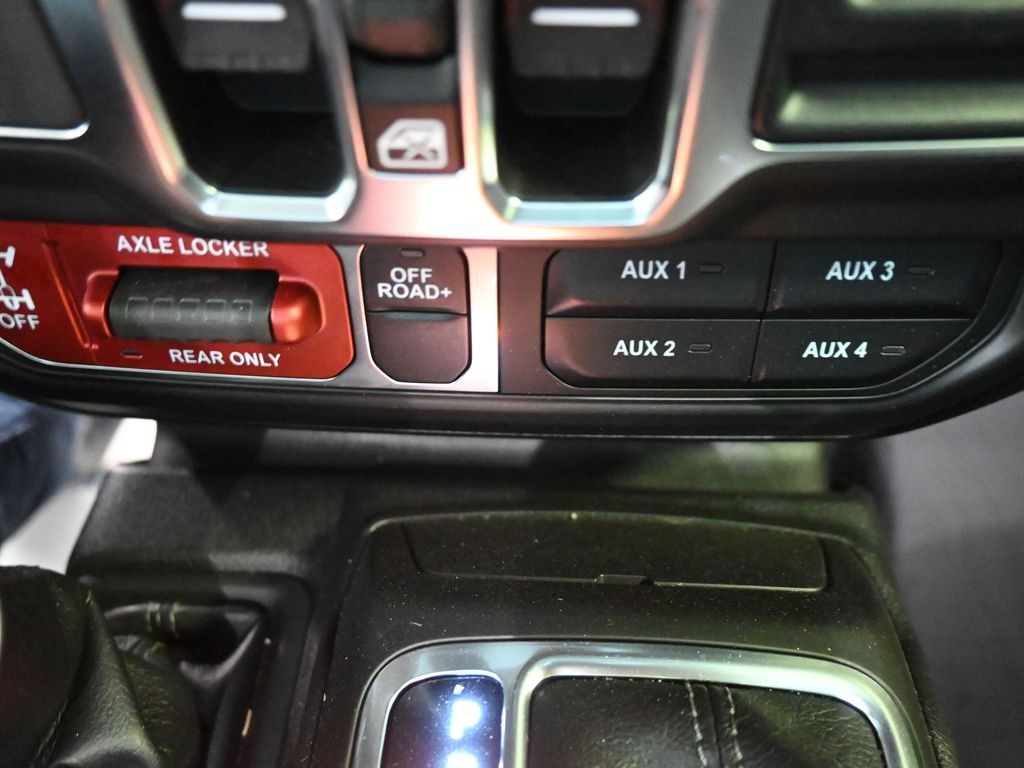 Jeep Wrangler Vehicle Full-screen Gallery Image 14