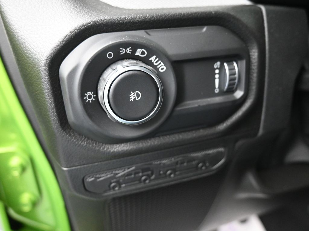 Jeep Wrangler Vehicle Full-screen Gallery Image 19