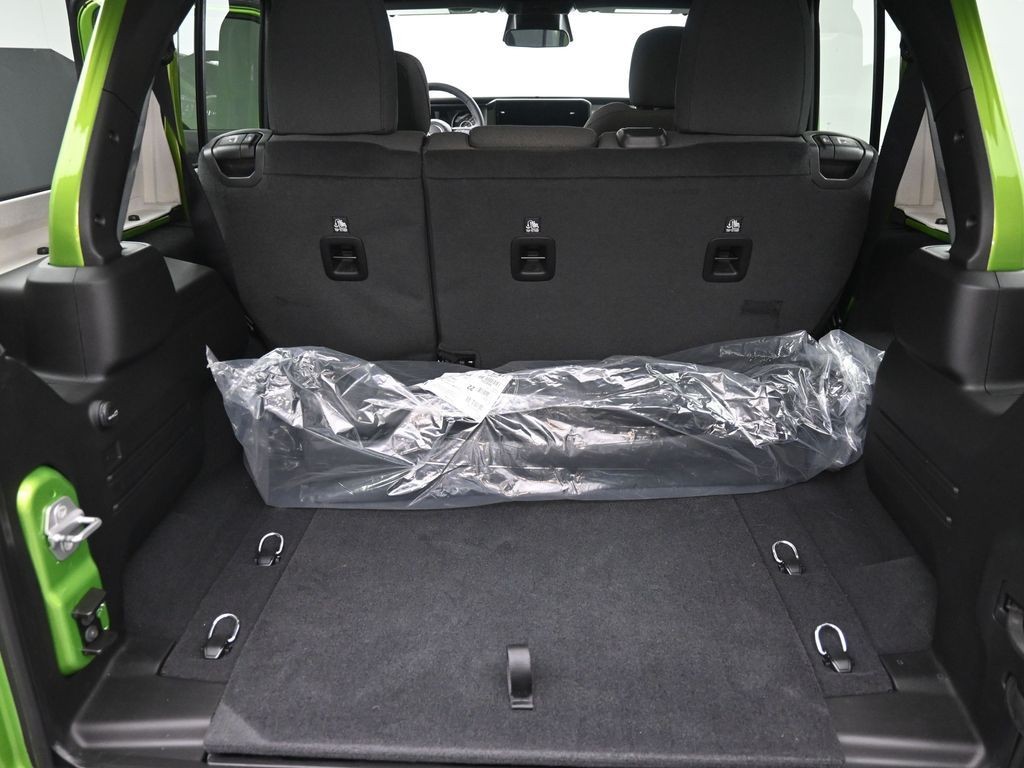 Jeep Wrangler Vehicle Full-screen Gallery Image 21