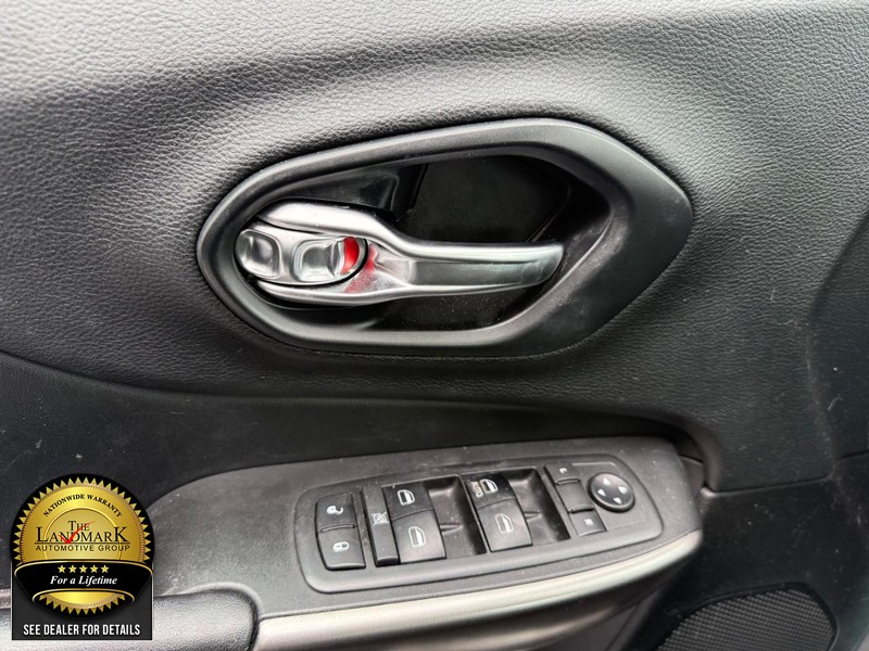 Jeep Cherokee Vehicle Full-screen Gallery Image 8