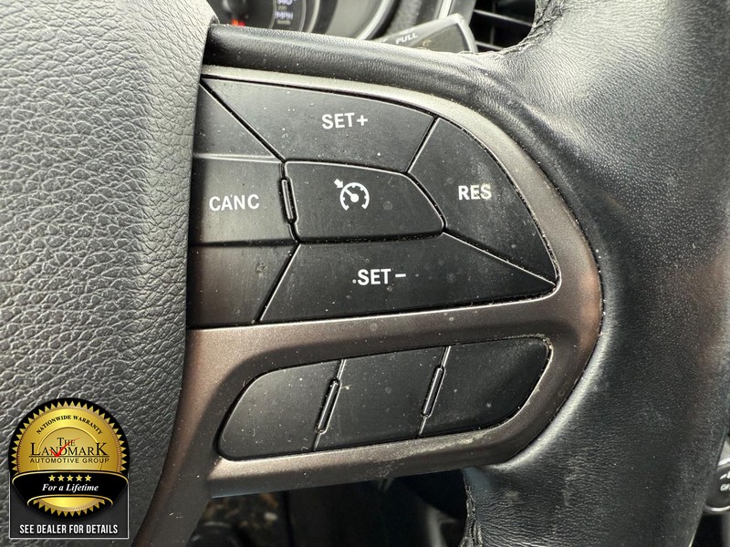 Jeep Cherokee Vehicle Full-screen Gallery Image 11