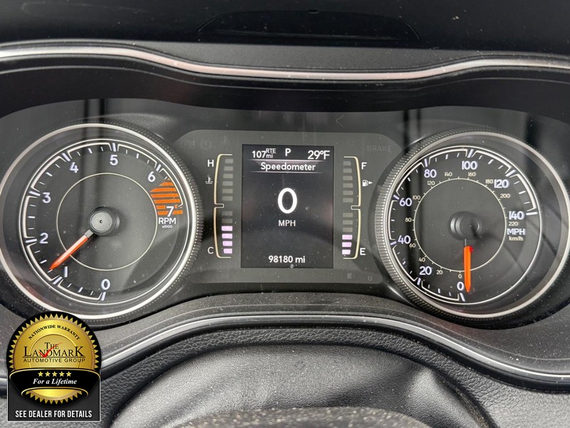 Jeep Cherokee Vehicle Full-screen Gallery Image 12