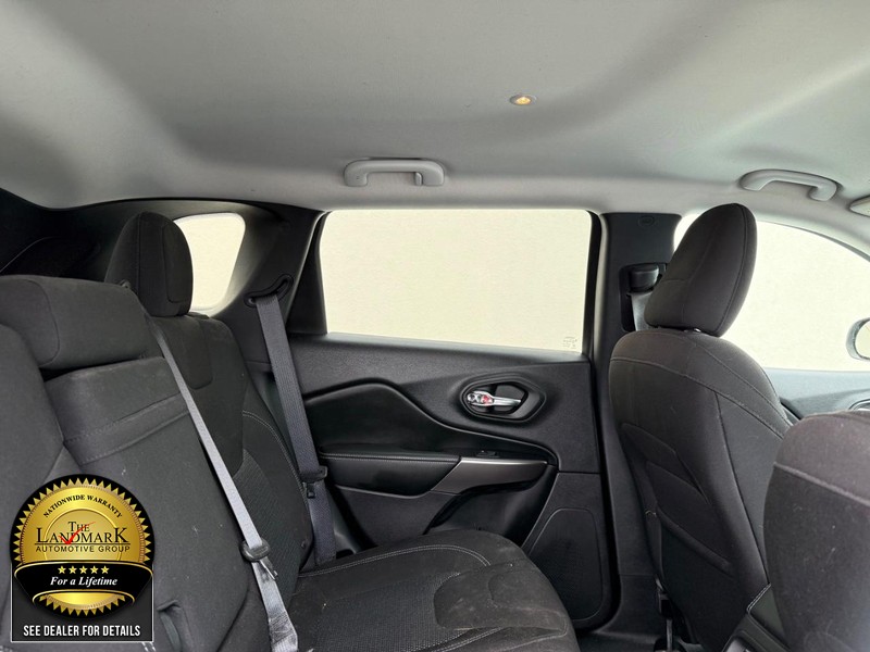 Jeep Cherokee Vehicle Full-screen Gallery Image 14