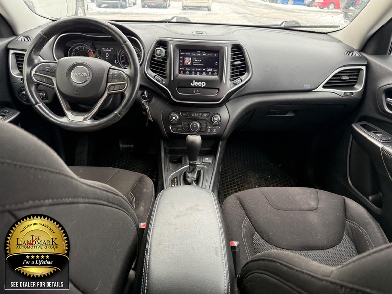 Jeep Cherokee Vehicle Full-screen Gallery Image 15