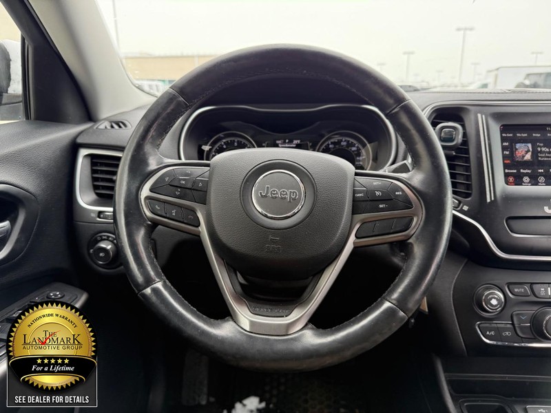 Jeep Cherokee Vehicle Full-screen Gallery Image 16