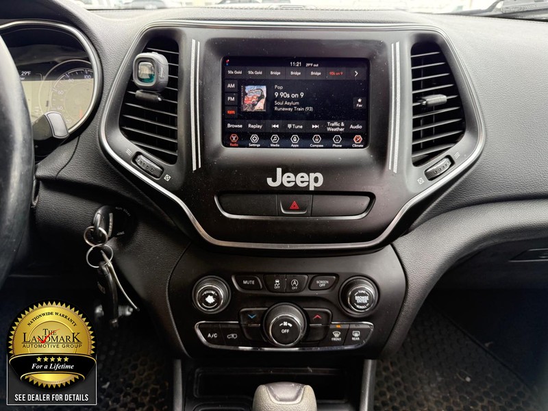 Jeep Cherokee Vehicle Full-screen Gallery Image 17