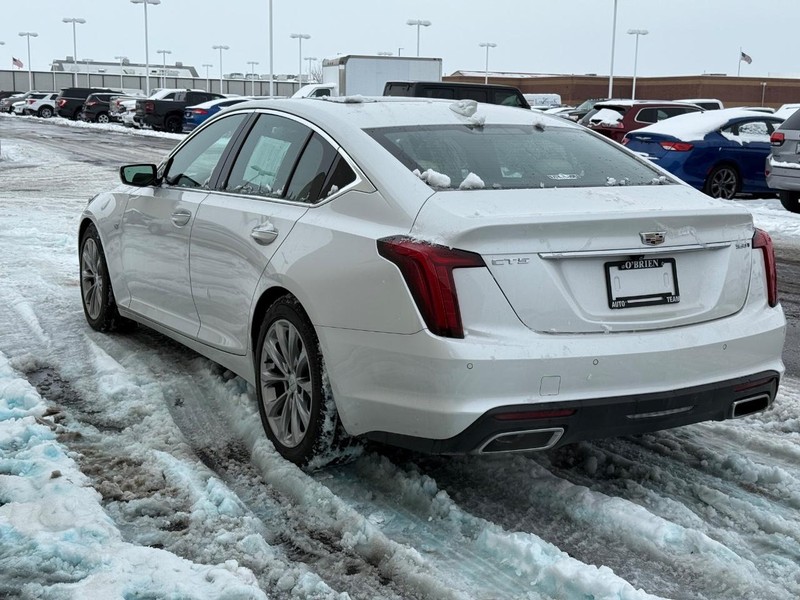 Cadillac CT5 Vehicle Full-screen Gallery Image 6