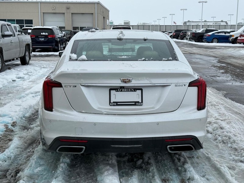 Cadillac CT5 Vehicle Full-screen Gallery Image 7