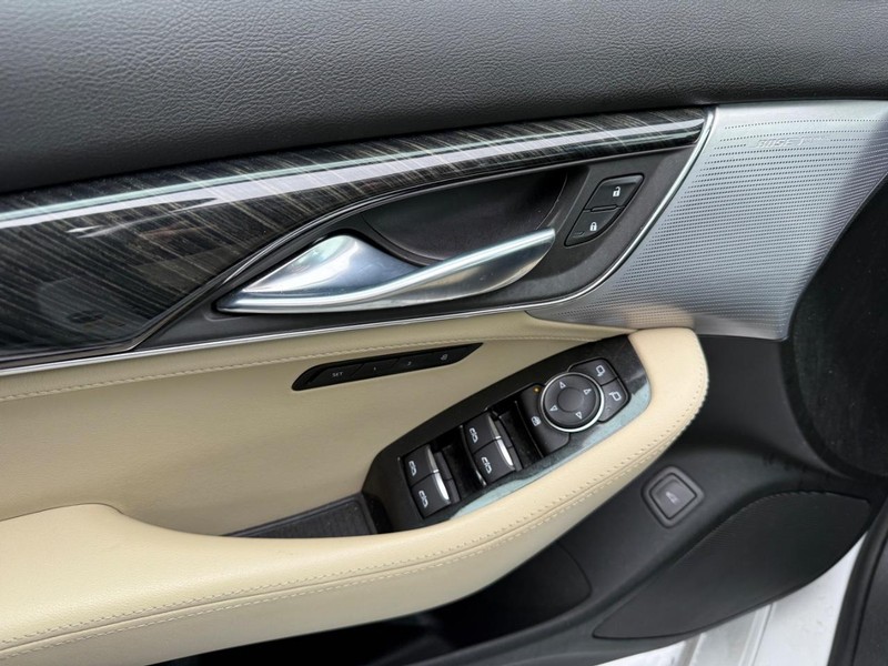 Cadillac CT5 Vehicle Full-screen Gallery Image 8