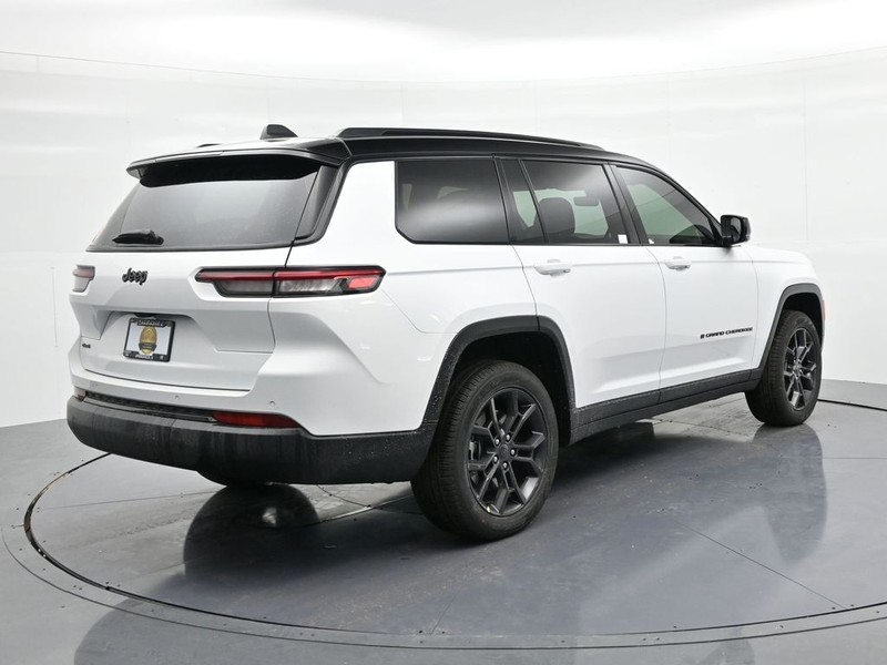 Jeep Grand Cherokee L Vehicle Full-screen Gallery Image 6