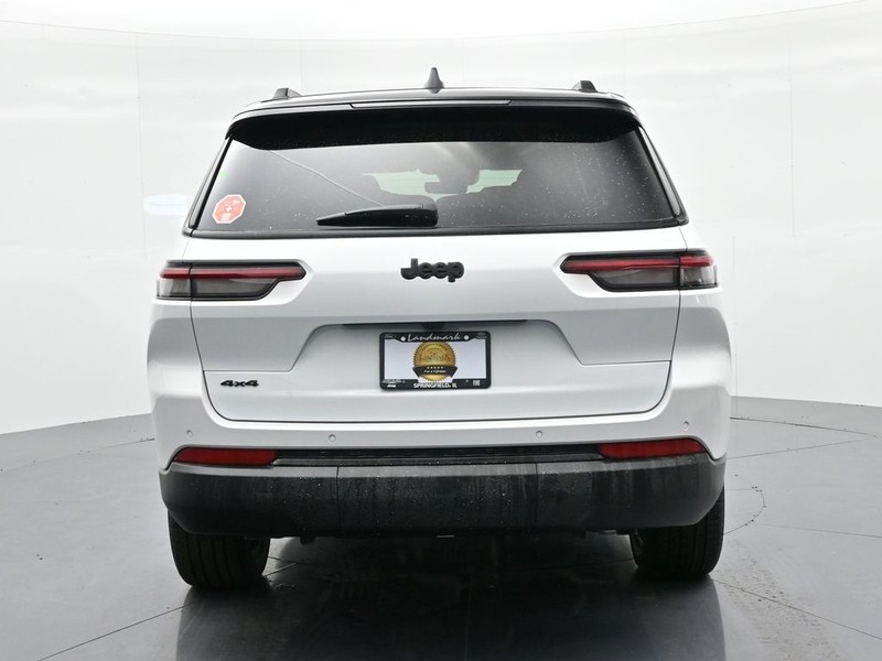 Jeep Grand Cherokee L Vehicle Full-screen Gallery Image 7