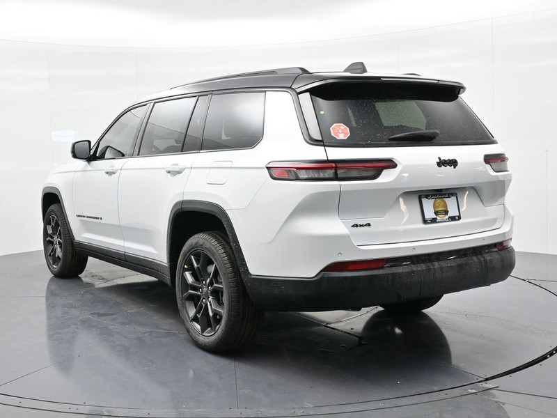 Jeep Grand Cherokee L Vehicle Full-screen Gallery Image 8