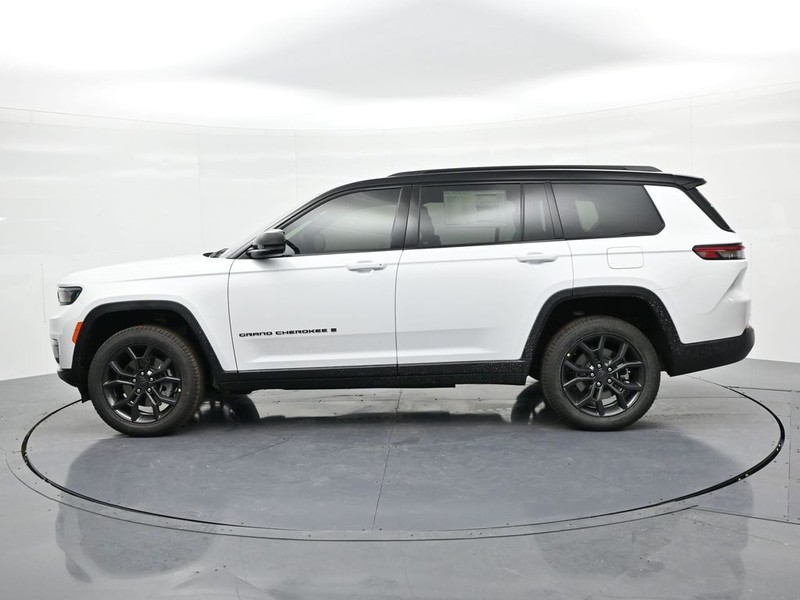 Jeep Grand Cherokee L Vehicle Full-screen Gallery Image 9