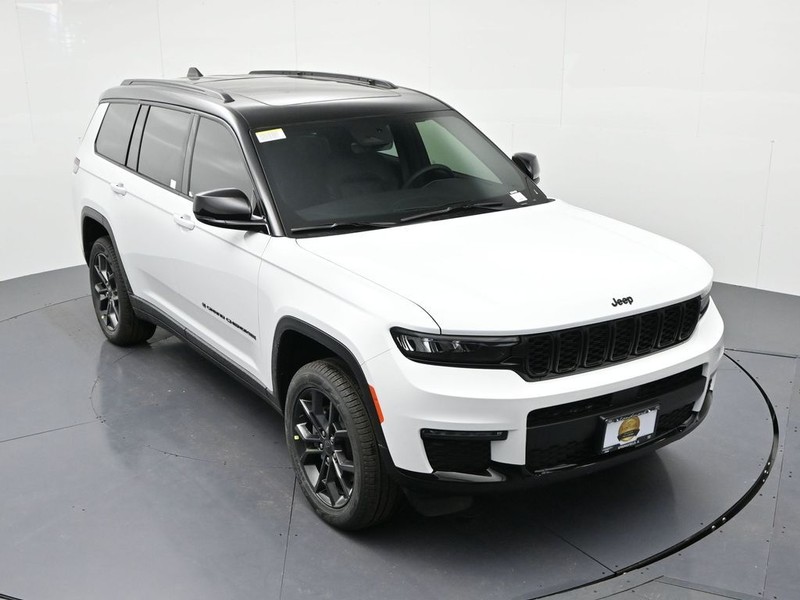 Jeep Grand Cherokee L Vehicle Full-screen Gallery Image 11