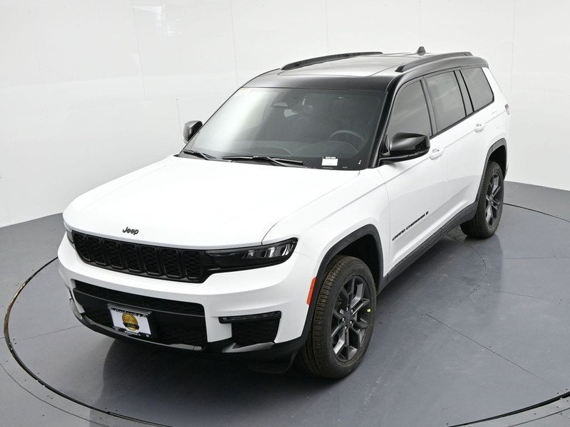 Jeep Grand Cherokee L Vehicle Full-screen Gallery Image 13