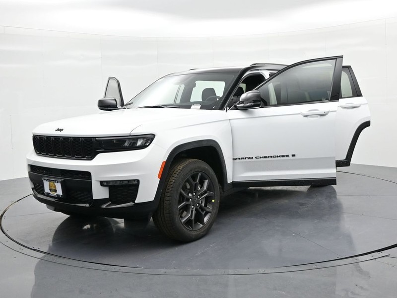 Jeep Grand Cherokee L Vehicle Full-screen Gallery Image 21