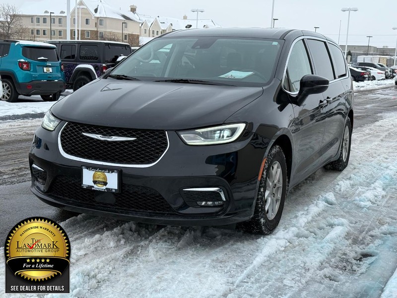 Chrysler Pacifica Vehicle Full-screen Gallery Image 5