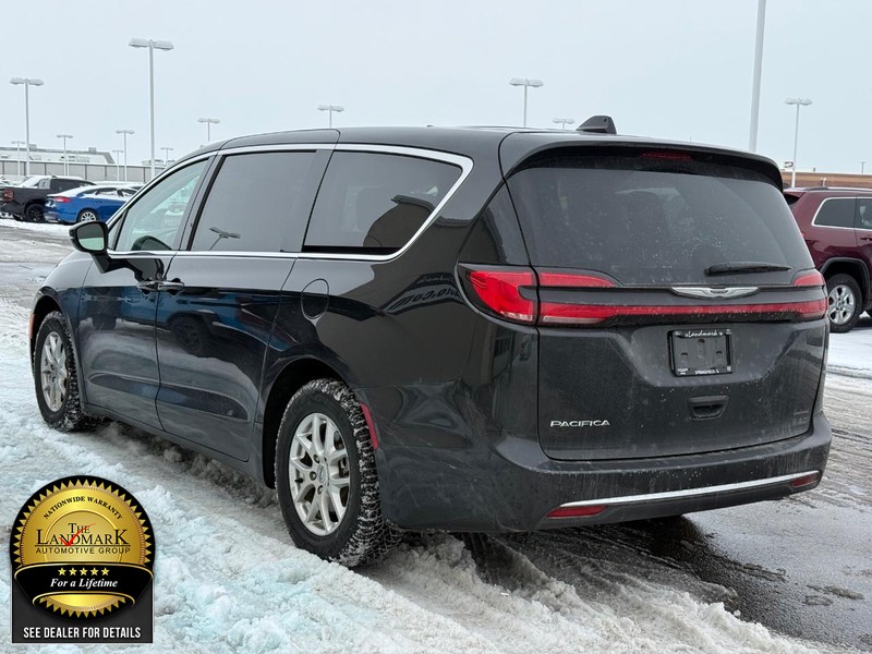 Chrysler Pacifica Vehicle Full-screen Gallery Image 6