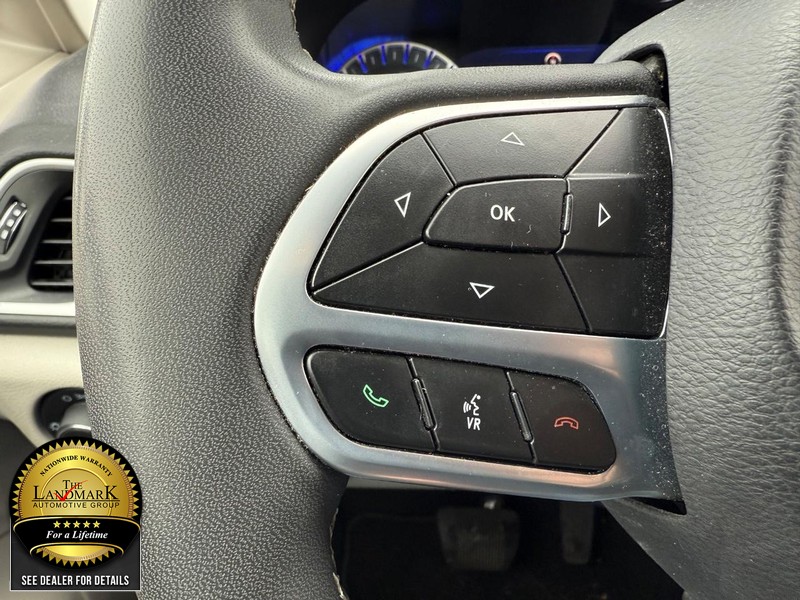 Chrysler Pacifica Vehicle Full-screen Gallery Image 10