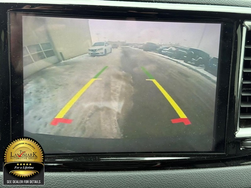 Chrysler Pacifica Vehicle Full-screen Gallery Image 13