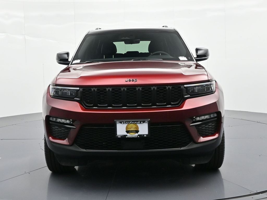 Jeep Grand Cherokee Vehicle Full-screen Gallery Image 3