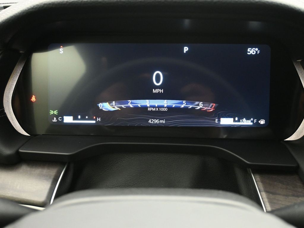 Jeep Grand Cherokee Vehicle Full-screen Gallery Image 10