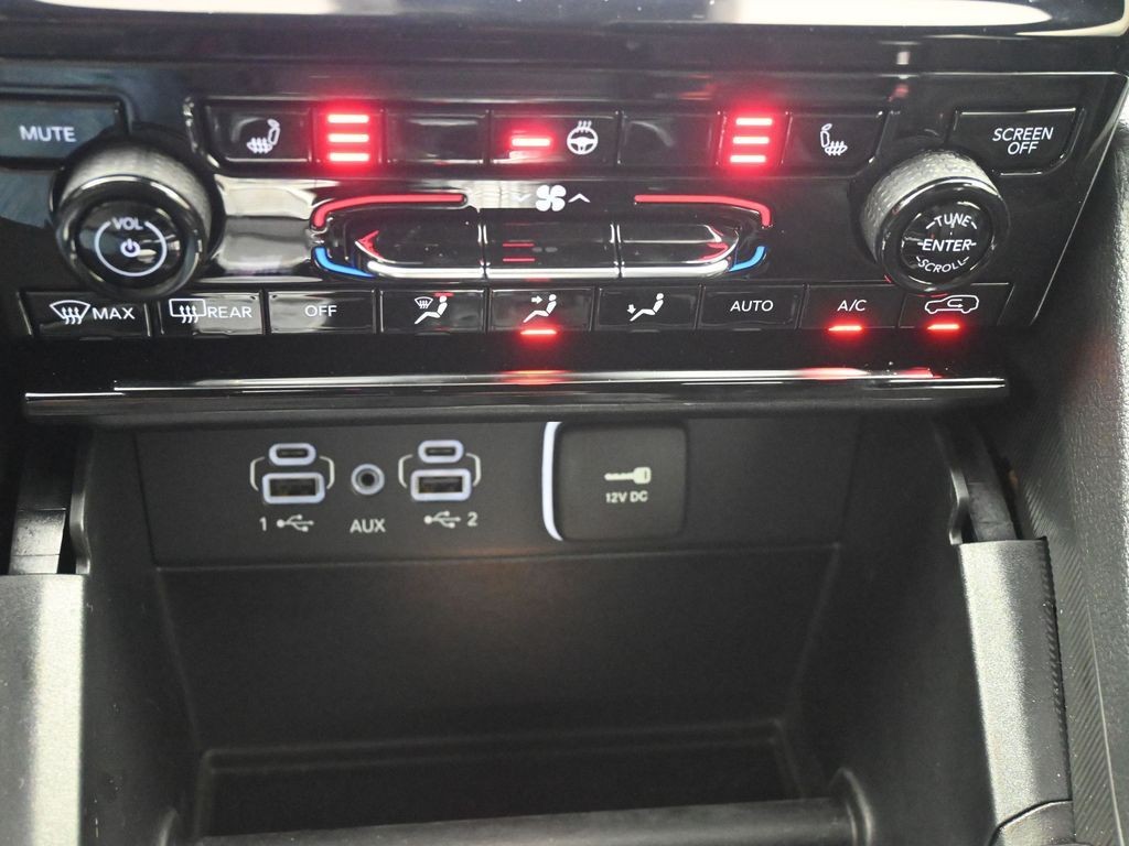 Jeep Grand Cherokee Vehicle Full-screen Gallery Image 12