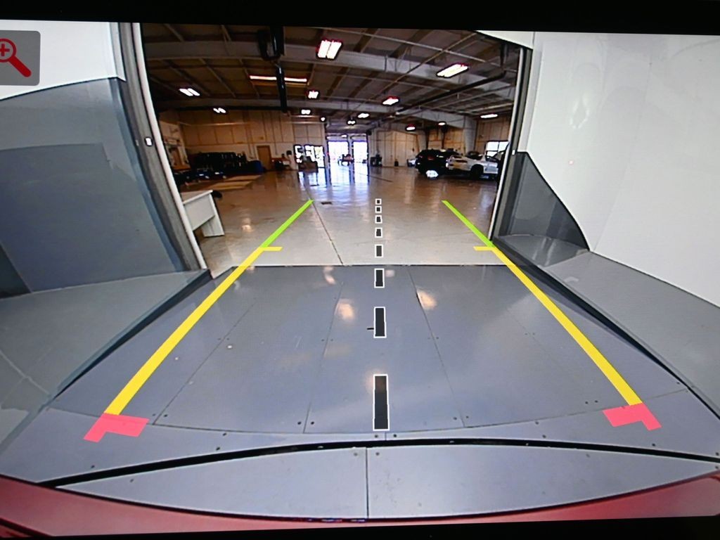 Jeep Grand Cherokee Vehicle Full-screen Gallery Image 13