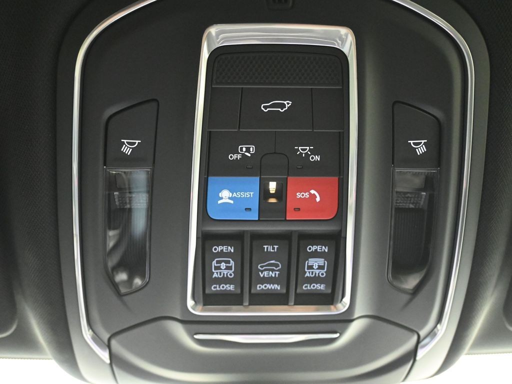 Jeep Grand Cherokee Vehicle Full-screen Gallery Image 17