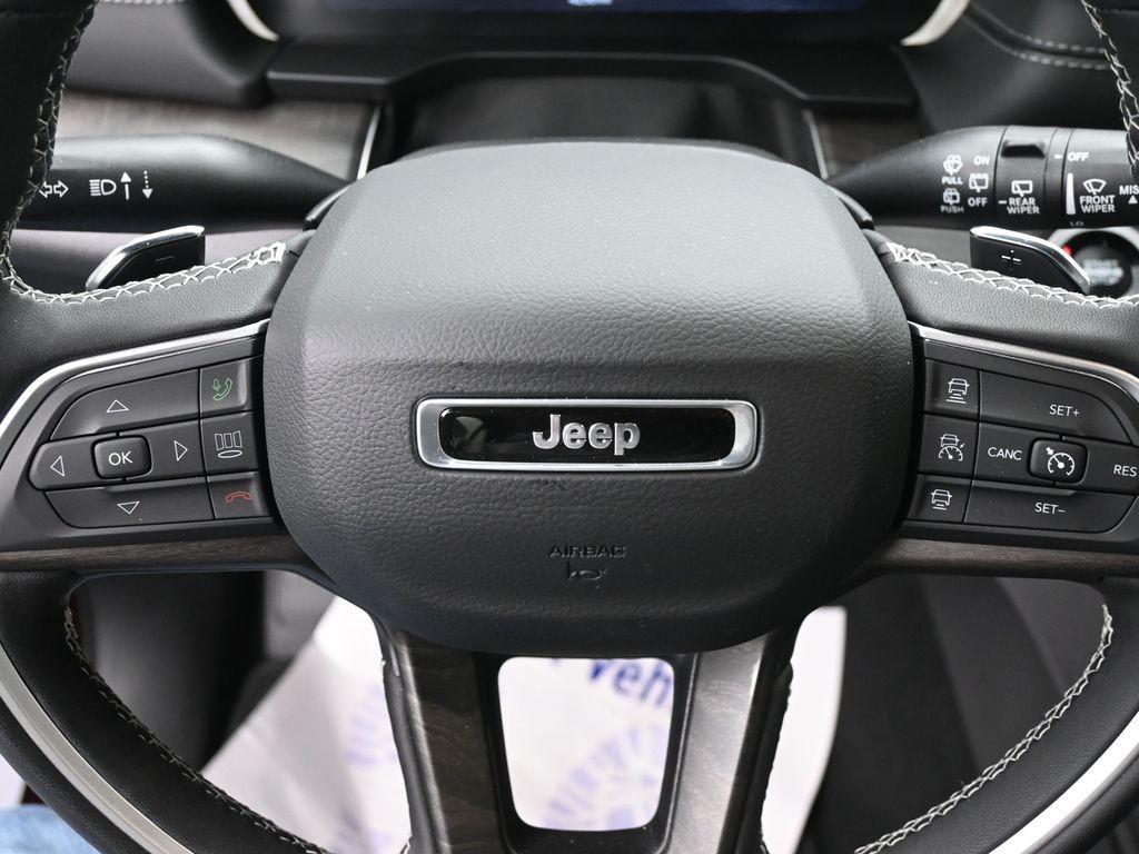 Jeep Grand Cherokee Vehicle Full-screen Gallery Image 18