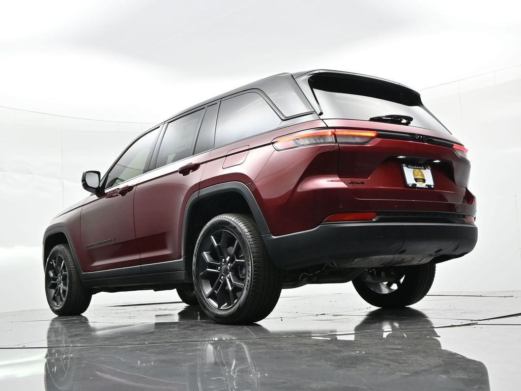 Jeep Grand Cherokee Vehicle Full-screen Gallery Image 29