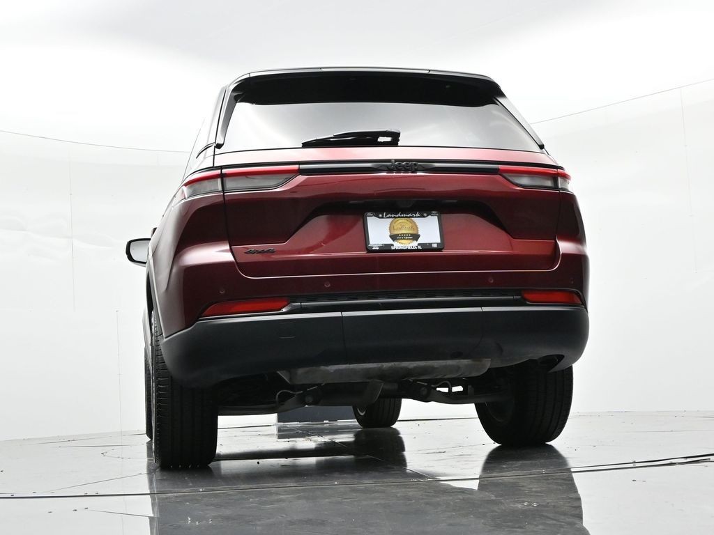 Jeep Grand Cherokee Vehicle Full-screen Gallery Image 30